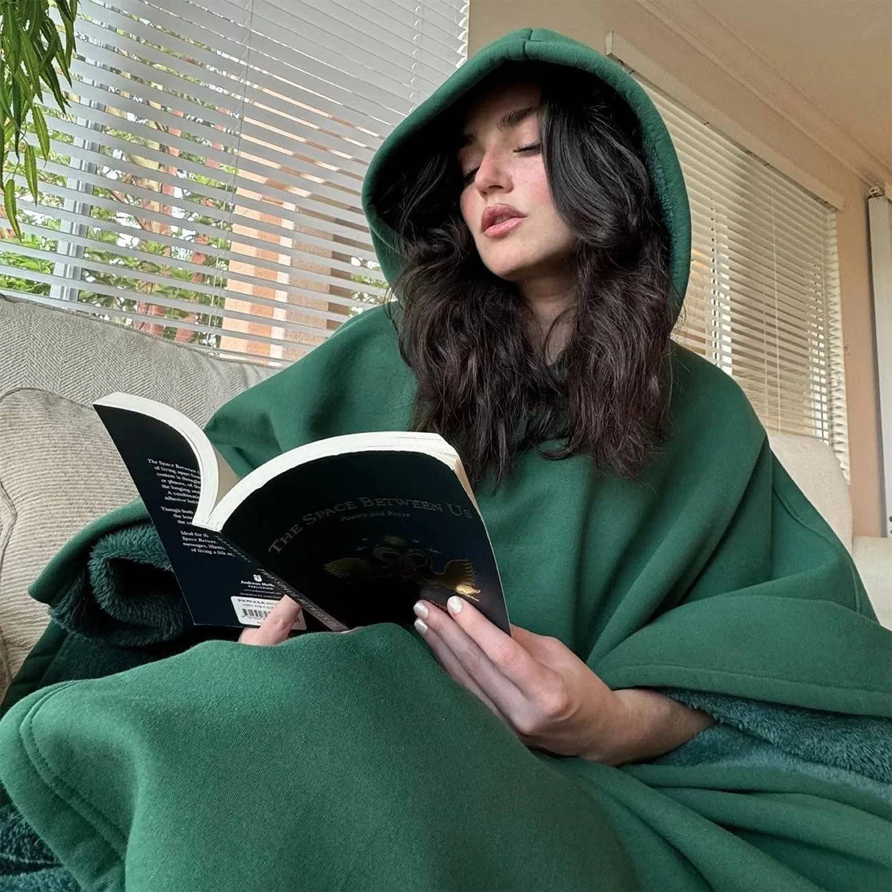 Nehwei enterprise Eden unisex oversized hoodie cloak with faux fur lining, lightweight, super warm winter clothing, Christmas gift idea